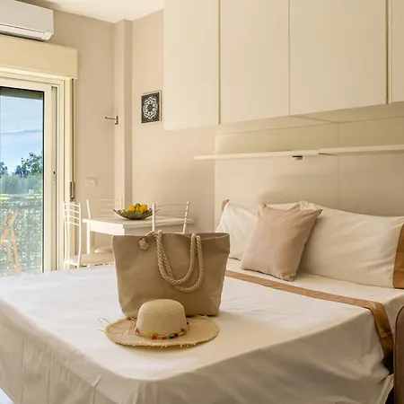 Perla Marina-giardini Naxos דירה *